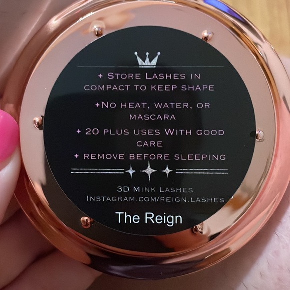 Reign 3D Mink Lashes - Picture 2 of 3